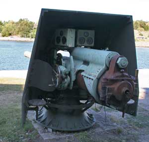 12 cm kanon m/1894 sedd bakifr&aring;n